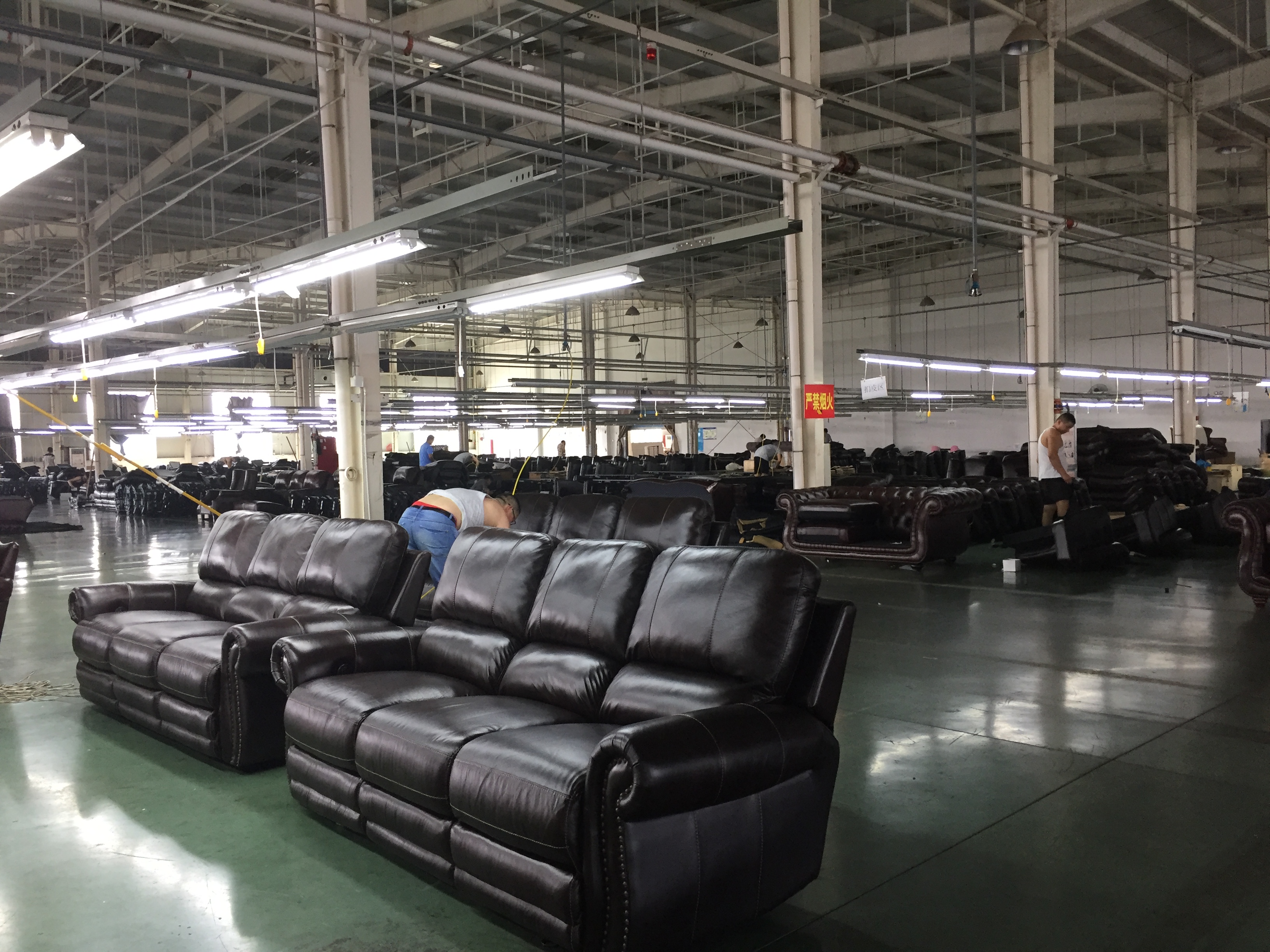 源木智造外贸家具仓储超市 创新模式引领家具销售新潮流
